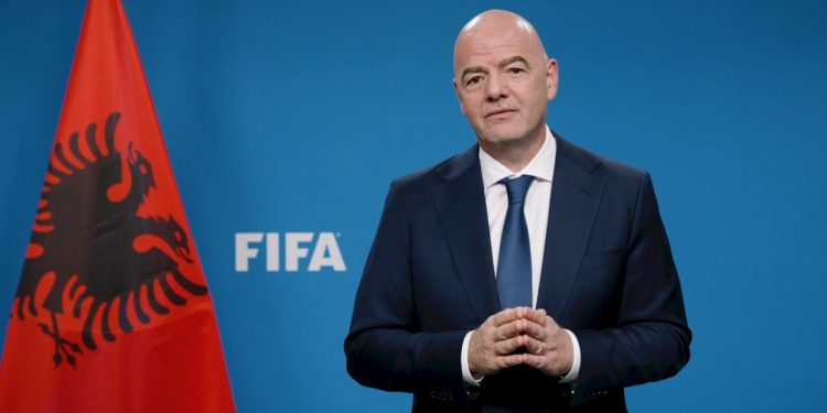 Mesazhi i Presidentit të FIFA-s, Infantino, në Mbrëmjen Gala “Topi i Artë 2025”: Një vit për t’u duartrokitur, jeni vetëm dy fitore larg skenës më të madhe të futbollit