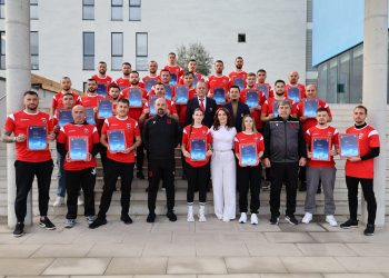 Diplomohen 27 trajnerë në kursin për licencën UEFA C, FSHF mbështet edhe shtresat në nevojë
