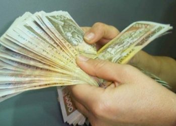 Qeveria “zgjidh qesen” me shpërblimet për festa, ja kush përfiton