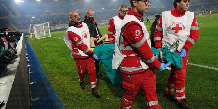 FOTO/ Mes lotësh dhe me barelë, dëmtimi i Berishës trondit Leccen, Ramadani: Jam i shqetësuar për vëllain tim të vogël (VIDEO)