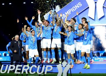 VIDEO/ Neres i dhuroi trofeun e 10-të në karrierë, Conte: Në futboll kujtohen vetëm fituesit