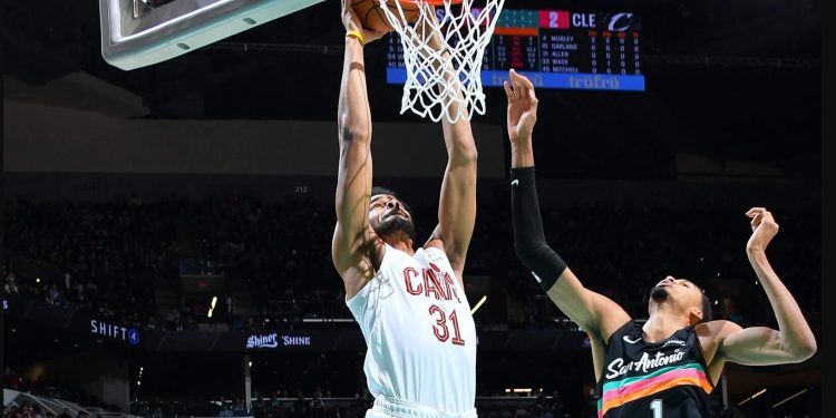 NBA/  Oklahoma vijon fitoret, Cleveland “thyen” San Antonio-n, sukses për Miami-n