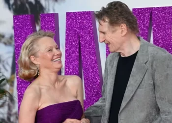 Pamela Anderson flet hapur për romancën e saj me Liam Neeson, tregon sa zgjati lidhja