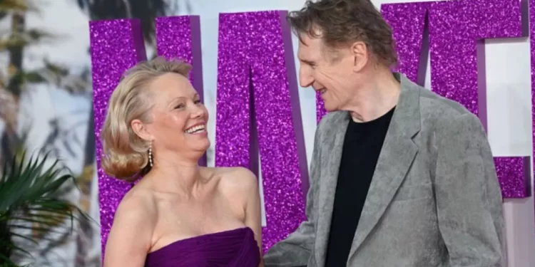 Pamela Anderson flet hapur për romancën e saj me Liam Neeson, tregon sa zgjati lidhja