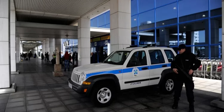 Në kërkim prej 17 vitesh, 48-vjeçari nga Tepelena arrestohet në aeroportin e Athinës