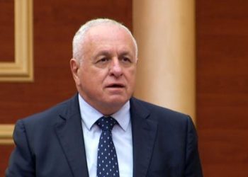 Tritan Shehu kërkon bllokimin e shitjes së fostoksinës në farmacitë bujqësore