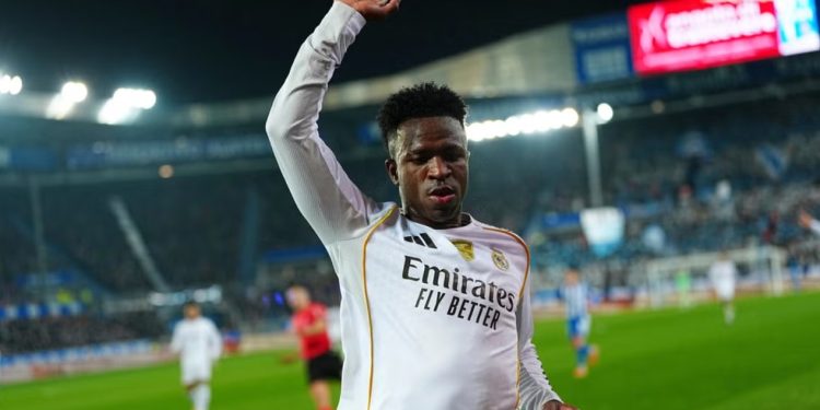 Real-Vinicius, tifozët firmosin divorcin, vërshëllehet në korr