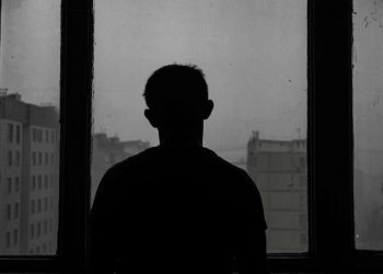 “E hëna blu”, dita më melankolike e vitit. Si të përballojmë depresionin e janarit