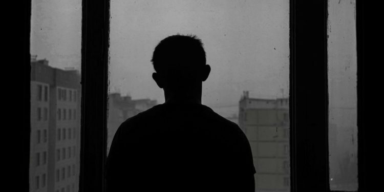 “E hëna blu”, dita më melankolike e vitit. Si të përballojmë depresionin e janarit