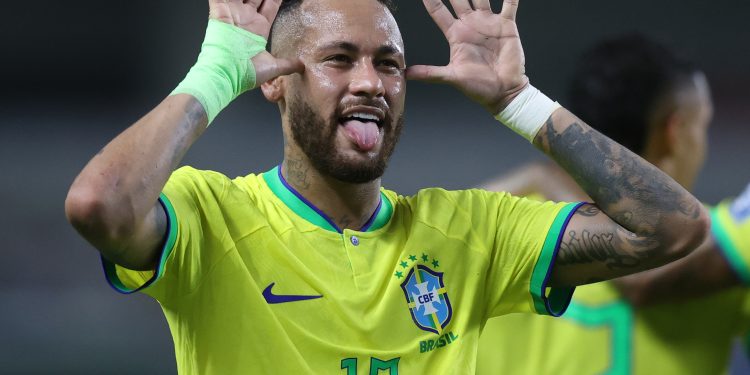 Neymar rinovon kontratën me Santosin deri në dhjetor 2026