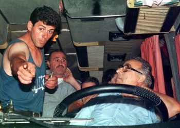 Ish-ministri tregon prapaskenat e pengmarrjes së autobusit grek nga emigranti shqiptar (VIDEO)