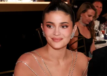 Pse pamja e Kylie Jenner në Golden Globes i ngjall entuziazëm fansave?