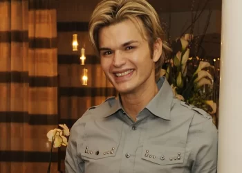 Ndërron jetë në moshën 55-vjeçare stilisti i njohur i flokëve, zbulohet shkaku