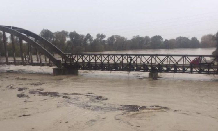 Ministria e Mbrojtjes shpall evakuim urgjent në Vlorë e Novoselë