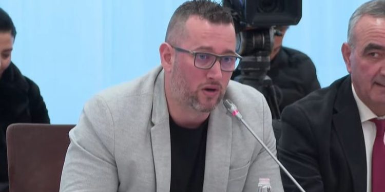 Flor Binaj: O duhet të merremi vesh tani, ose s’kemi pse të qahemi! Do iki të marrë fëmijët nga kopshti