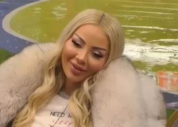 “Më ka dashur kur s’isha askushi”/ Benita flet për raportin e saj jashtë shtëpisë