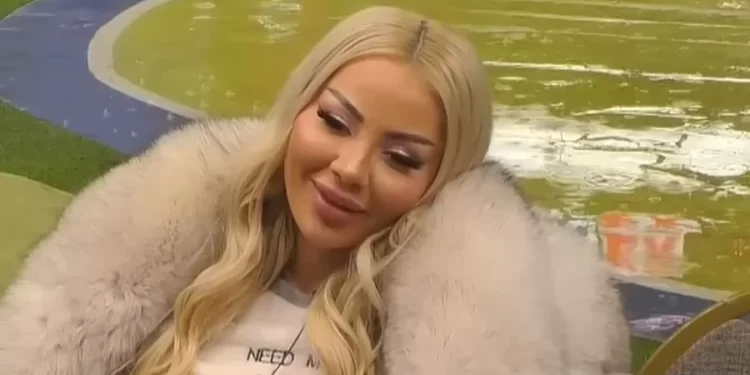 “Më ka dashur kur s’isha askushi”/ Benita flet për raportin e saj jashtë shtëpisë