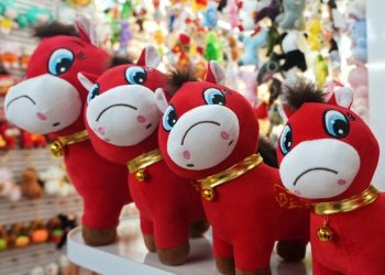 Një “gabim” që u bë trend, historia e “kalit që qan” pushton Kinën para Vitit të Ri Kinez