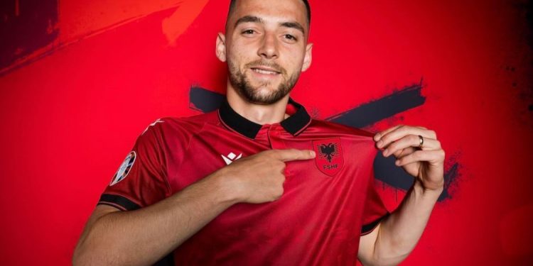 Arbër Hoxha “trazon” Stambollin, dy gjigandët turk synojnë sulmuesin kuqezi