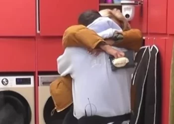 Përqafimi që ndezi rrjetin: Çfarë po ndodh realisht mes Dolces dhe Limit?