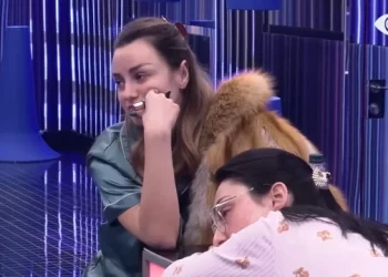 Plas keq mes Inës dhe Stelinës: Ti mohon babain tënd, shko puthu nga “Myslym Shyri” me çunat