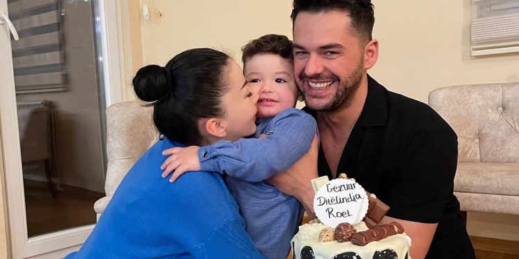 Selvije Jao publikon dedikimin prekës për Shpat Kasapin: “Do ta zgjidhja sërish çdo version të tij”