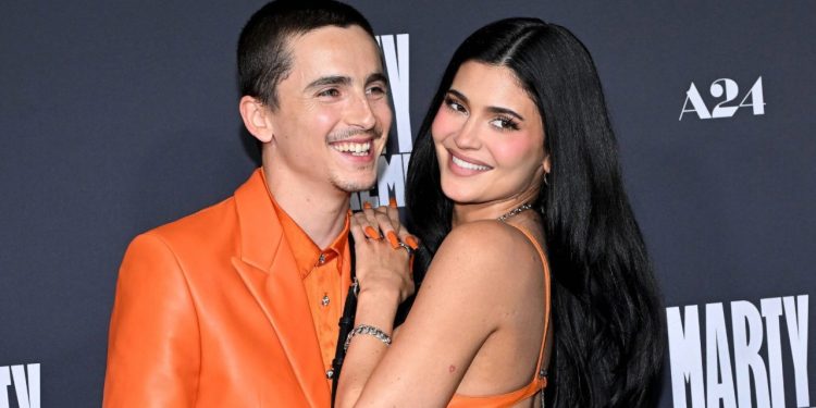 “Janë si të martuar”: Detaje të reja për lidhjen e Kylie Jenner dhe Timothée Chalamet
