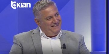 “Ro*t ku t’i kesh…”, Shakohoxha ndan episodin me tifozin