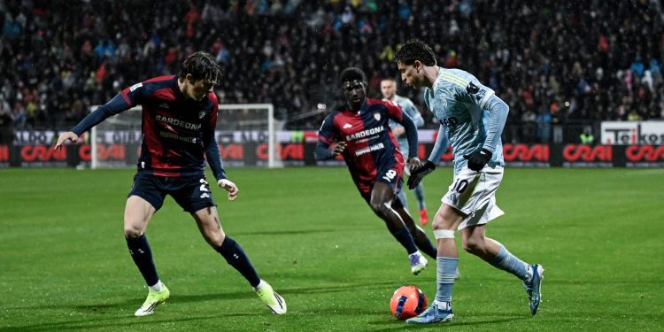 Juventus bie në Sardegna, Cagliari feston fitoren e madhe