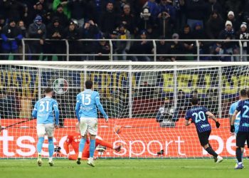 Spektakël pa fitues, Inter-Napoli ndajnë pikët, Conte lëshon akuza, Chivu: Do jetë luftë deri në fund për titullin (VIDEO)