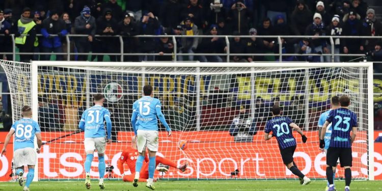Spektakël pa fitues, Inter-Napoli ndajnë pikët, Conte lëshon akuza, Chivu: Do jetë luftë deri në fund për titullin (VIDEO)