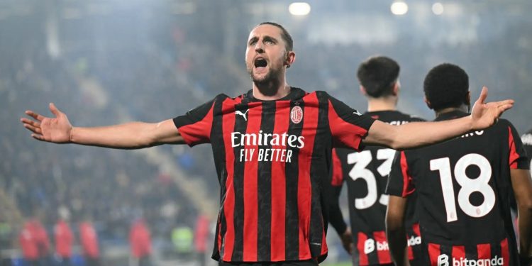 Show i Rabiot dhe një super Maignan, Milan triumfon ndaj Como-s, Allegri: Nuk ishte përgjigje ndaj Inter, objektiv mbetet Champions (VIDEO)