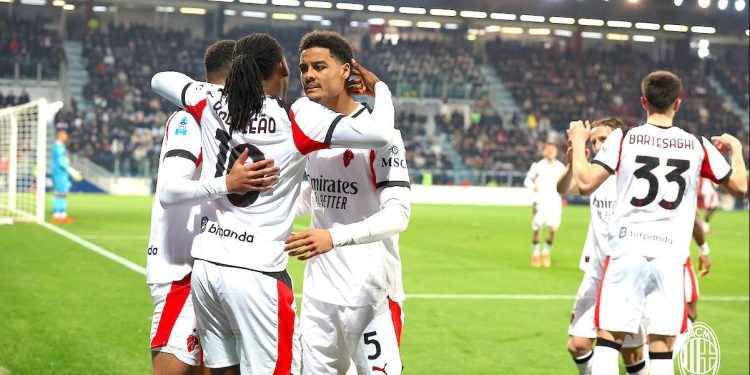 Milan e nis vitin mbarë, Leao mjafton për suksesin ndaj Cagliari-t, Allegri: Titulli? Ende herët, ka shumë skuadra në garë