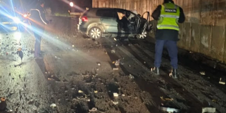 Viti i ri nis tragjikisht/ Shuhen në aksident 3 të rinj në Tepelenë (Emrat)