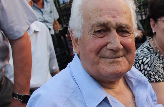 “Bota gjirokastrite është në zi për ty”, ndërron jetë Roland Çene