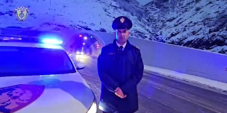 Drejtori i Policisë Rrugore ka një thirrje për shoferët