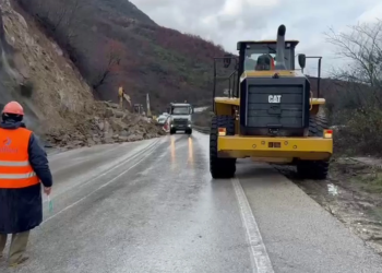 Bllokohet sërish rruga Gjirokastër-Tepelenë