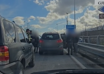 Ishin nisur drejt Greqisë me 34 kg kanabis, si u kapën dy trafikantët te Ura e Kardhiqit (VIDEO)