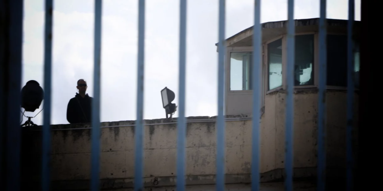 Shqiptari nga Gjirokastra plagoset me thikë në burgun grek (Emri)