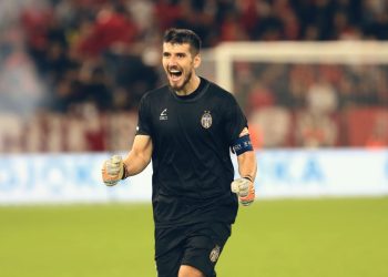 Tirana bëhet “blind”, Visaj Bekaj dhurata e radhës për Nuhiun (VIDEO)