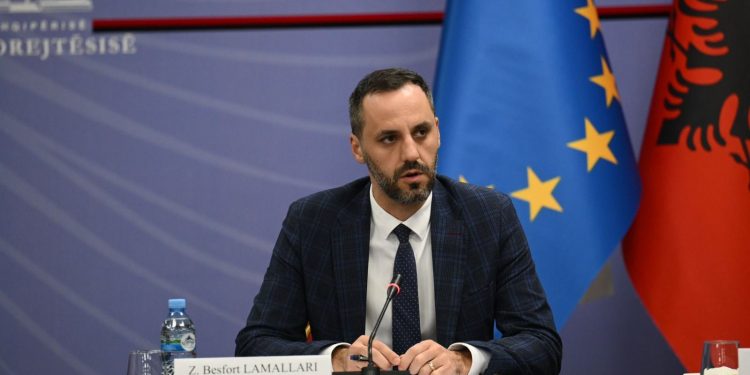 Heqje licence, gjoba dhe vërejtje me paralajmërim, Ministri i Drejtësisë “shkund” shërbimin noterial