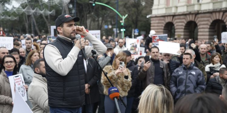 Lapaj propozon dy emra për Kryeministër të qeverisë teknike