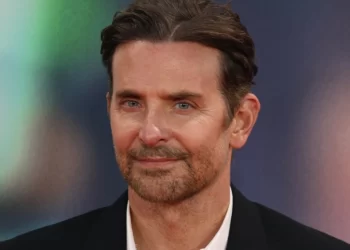 Bradley Cooper ka bërë operacione plastike?