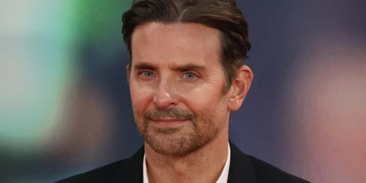 Bradley Cooper ka bërë operacione plastike?