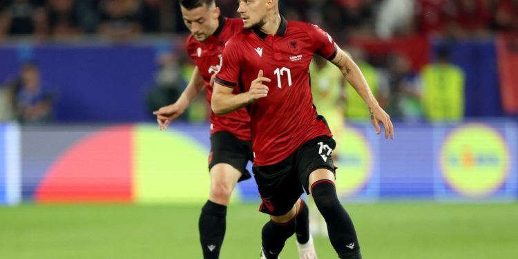 “Nëse trajneri e dëshiron…”, bosi i Trabzonspor flet për Muçin: Do negociojmë