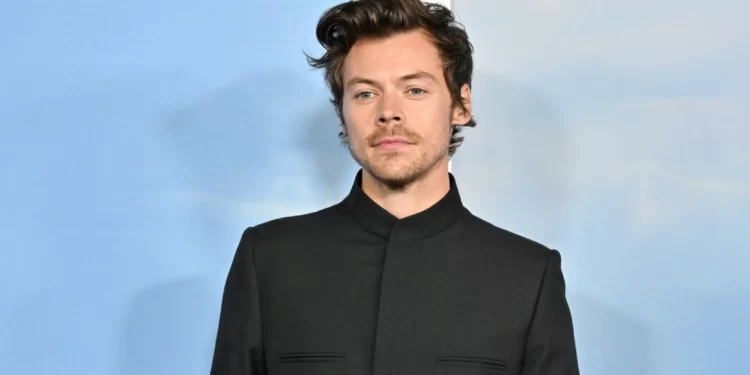 Fansat sulmojnë Harry Styles për biletat e turneut: Je lakmitar dhe i shkëputur nga realiteti