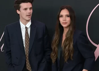 Cruz Beckham ‘like’ talljen e vallëzimit të nënës së tij në dasmën e Brooklyn