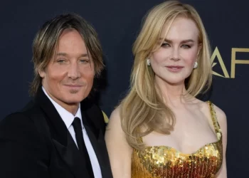 Keith Urban gati për një kapitull të ri, bashkëjetesë me partneren pas ndarjes nga Nicole Kidman