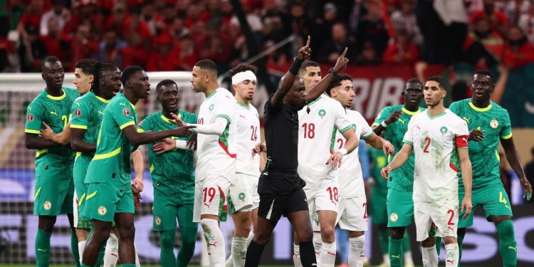 Kaosi në finalen e Kupës së Afrikës, pezullime dhe gjoba nga FIFA