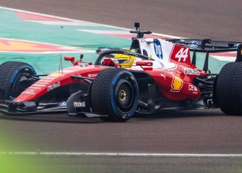 Hamilton i kënaqur me Ferrarin: S’më ndali moti i keq, vazhdoj kështu